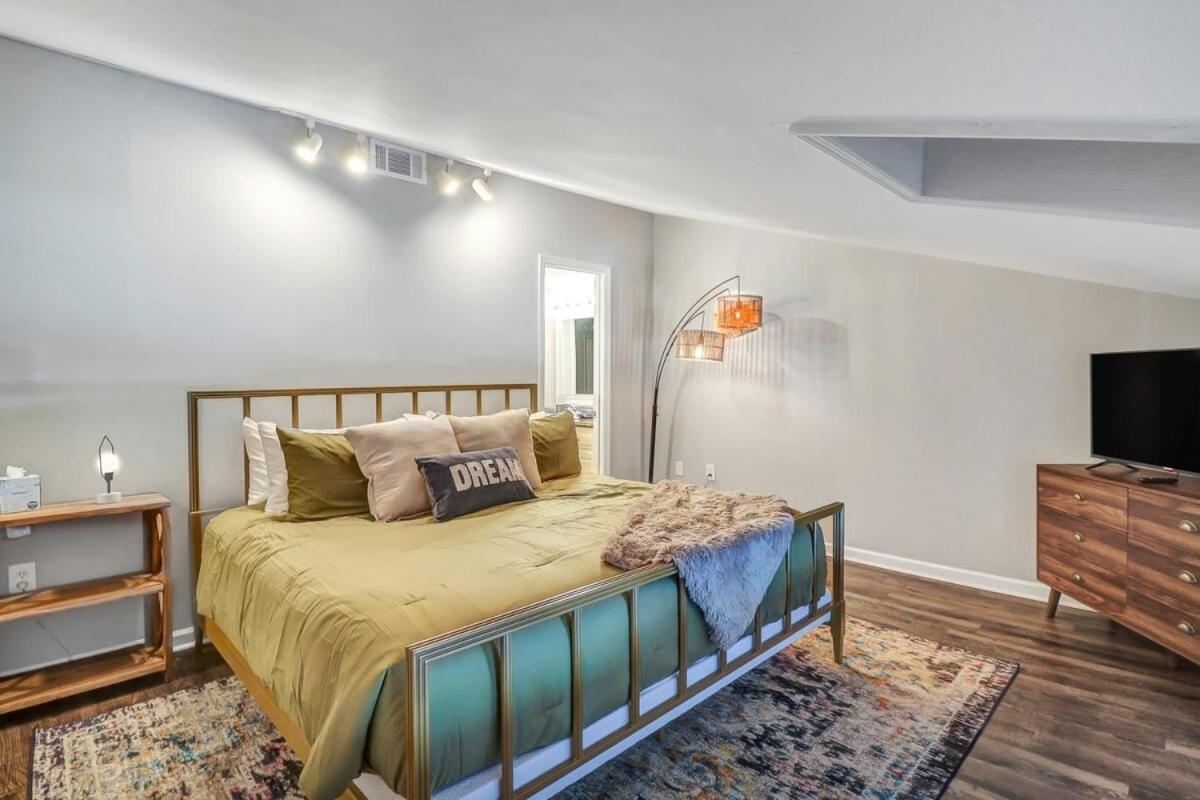 Апартаменти Eagle'S Landing Loft-Downtown Above Bull & Barrel Стейтсборо Екстер'єр фото