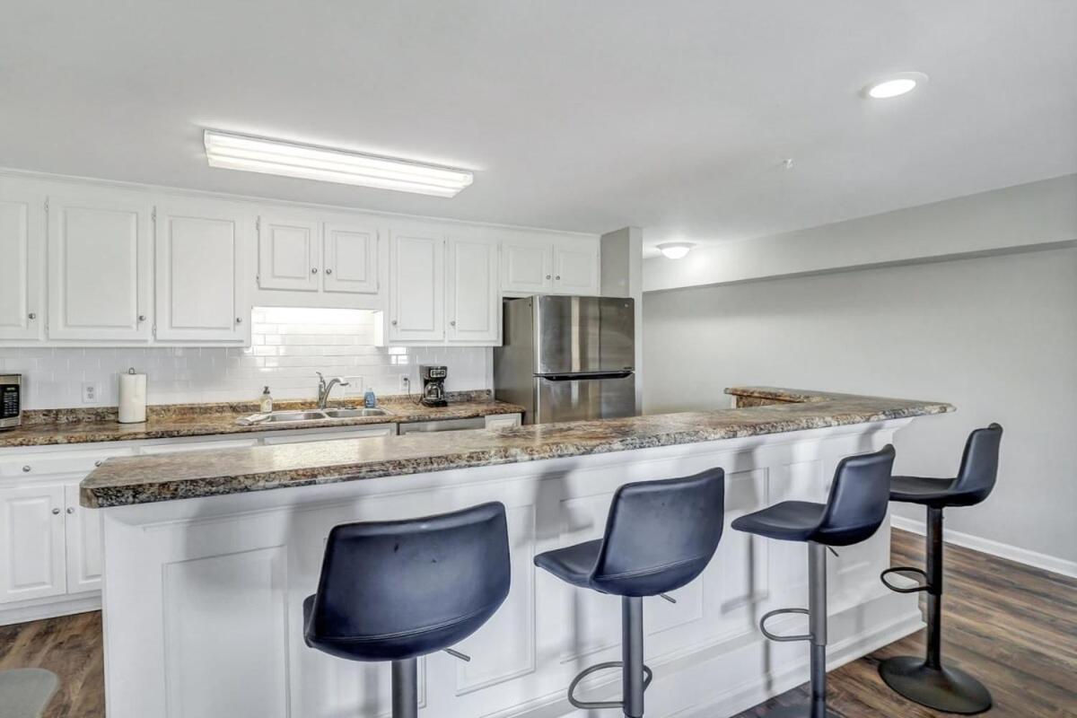 Апартаменти Eagle'S Landing Loft-Downtown Above Bull & Barrel Стейтсборо Екстер'єр фото