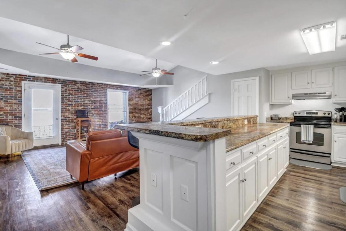 Апартаменти Eagle'S Landing Loft-Downtown Above Bull & Barrel Стейтсборо Екстер'єр фото
