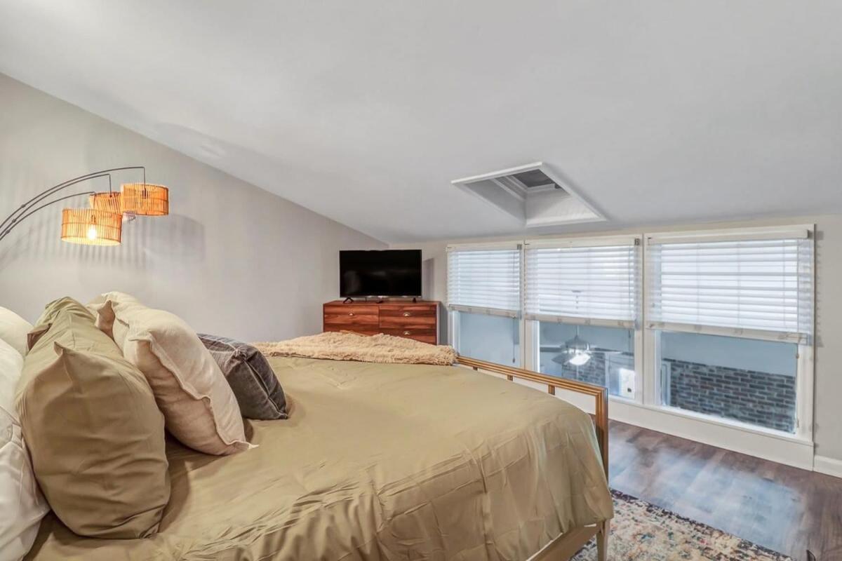 Апартаменти Eagle'S Landing Loft-Downtown Above Bull & Barrel Стейтсборо Екстер'єр фото