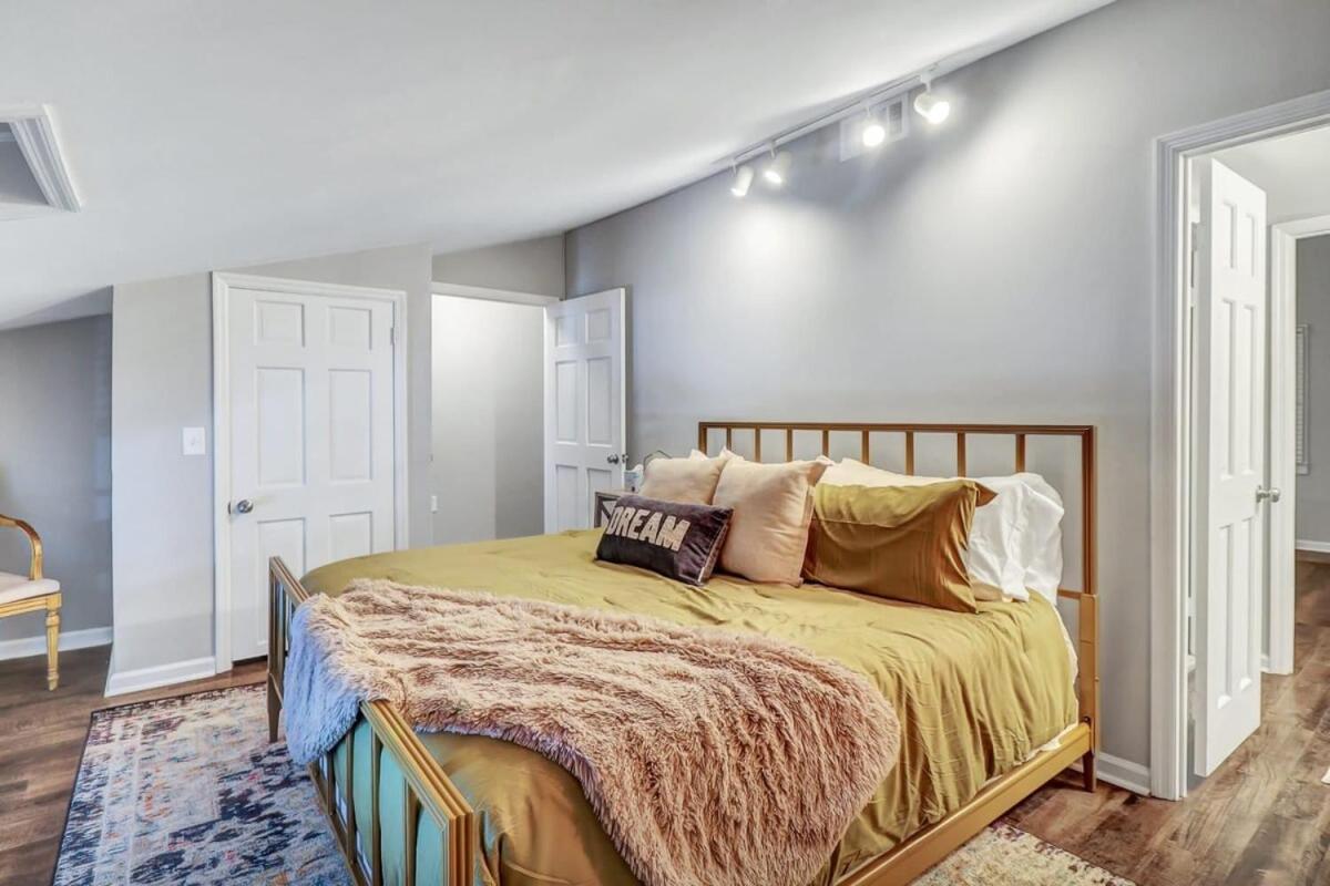 Апартаменти Eagle'S Landing Loft-Downtown Above Bull & Barrel Стейтсборо Екстер'єр фото
