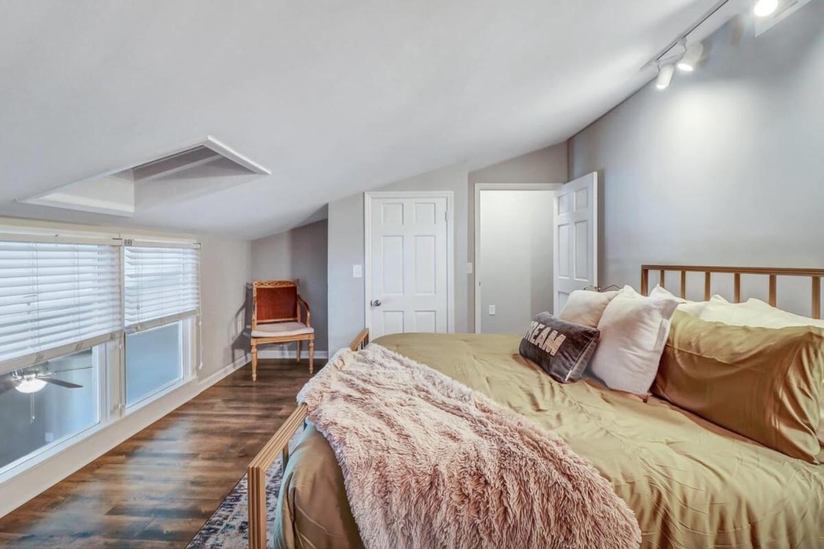 Апартаменти Eagle'S Landing Loft-Downtown Above Bull & Barrel Стейтсборо Екстер'єр фото